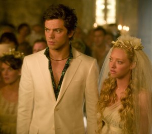 Amanda Seyfried i Dominic Cooper (Mamma Mia!)