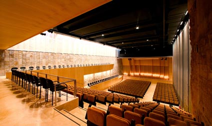 La sala del Petit Palau és massa gran per aquest espectacle