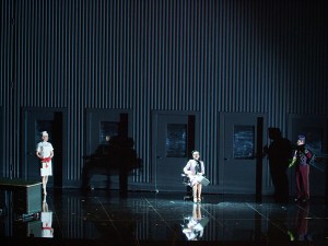 al centre Ruth Rosique com a Drusilla