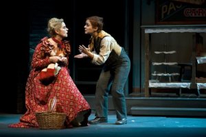 Vicky Peña (Mrs. Lovett) i Ruth Gonzalez (Tobias)