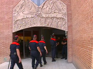 Els Mossos entren a escorcollar les dependències administratives del Palau