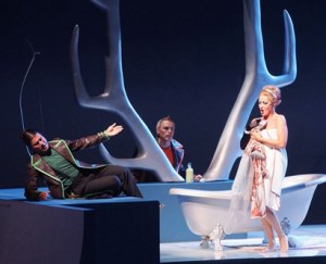 Laura Aikin (Diana), Steve Davislim (Endimió) i Charles Workman (Silvio). Foto Bofill