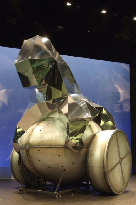 El cavall de Troia ideat per Roland Olbeter per a Les Troyens, segons el muntatge de Carlus Padrissa 