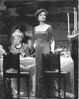 Jean Simmons com a Desirée Armfeldt a Londres (1975)