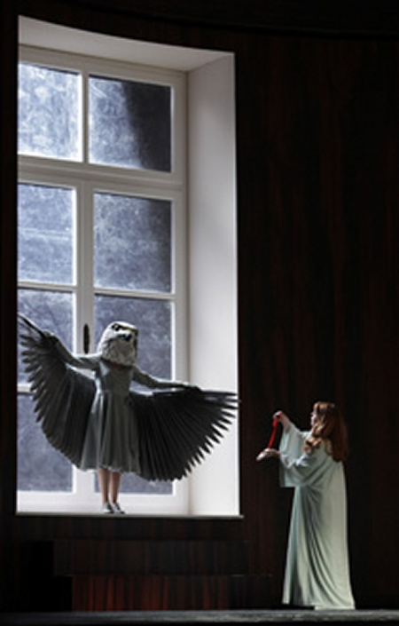 Die Fra ohne Schatten Producció de Claus Guth per la Scla de Milà. Emily Magee (Die Kaiserin)