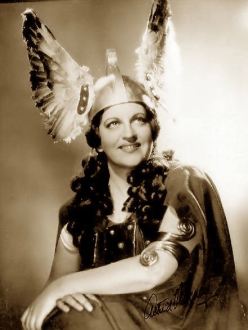 Astrid Varnay (Brünnhilde)