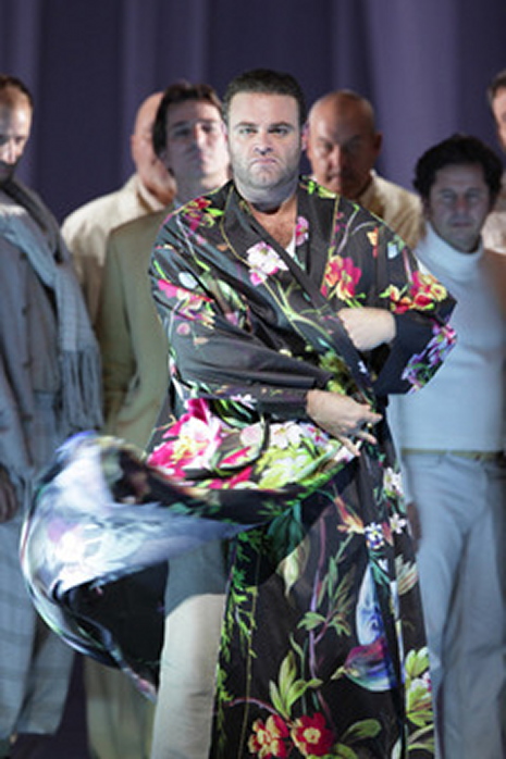 Joseph Calleja, Il Duca a Rigoletto a Munic 2012, producció d'Árpád Schilling. Fotografia Wilfried Hösl