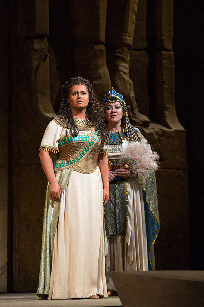 Liudmyla Monastyrska (Aida) i Olga Borodina (Amneris) a l'Aida del MET, producció de l'any 1988 de  Sonja Frisell