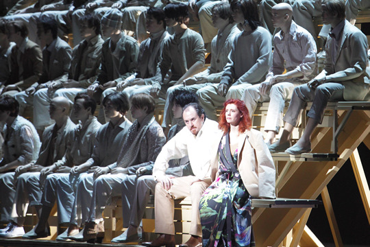 Fanco Vassallo (Rigoletto) i Patricia Petibon (Gilda) en la producció d'Árpád Schilling per a Munic. Foto Wilfried Hösl