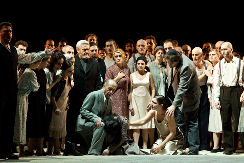 Nabucco (Atto IV, Quadro II): Nabucco (Leo Nucci), Fenena (Veronica Simeoni), Abigaille (Liudmyla Monastyrska) Fotografia:  Rudy Amisano