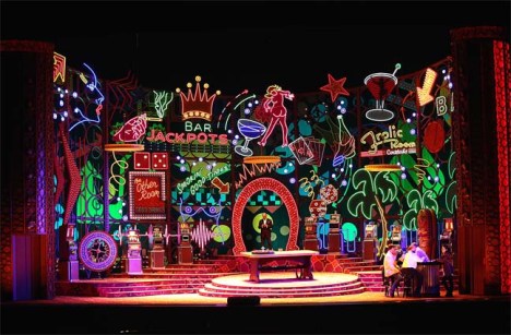 Rigoletto al MET 2013, producció de Michael Mayer, escenografia de Christine Jones Fotografia de ken Howard/MET