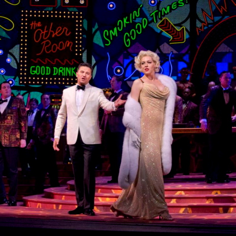 Emalie Savoy (Contessa Ceprano) i Piotr Beczala (Duca) al Rigoletto del MET 2013 Producció Michael Mayer Fotografia Ken Howard/MET