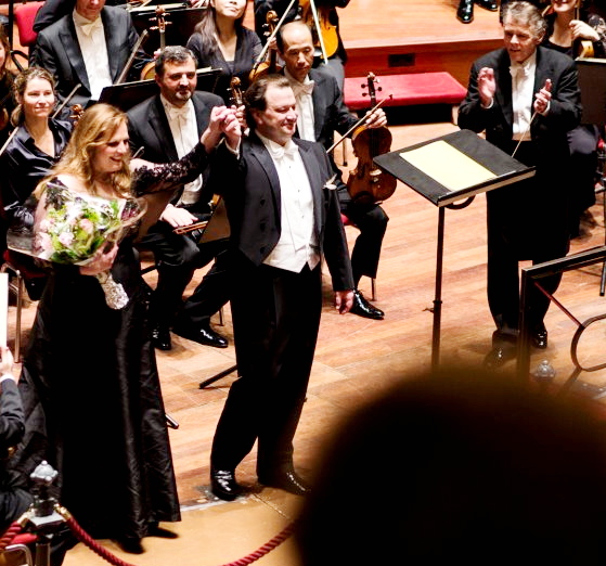 Eva-Maria Westbroek-Burkhard Fritz i Mariss Jansons el 14 d'abril de 2013 al Concertgebouw d'Amsterdam. Foto extreta del facebook del Concertgebouw