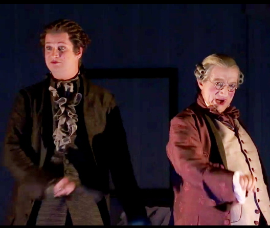 Malatesta (Nikolay Borchev) i Don Pasquale (Alessandro Corbelli) a Glyndebourne 2013. Producció de Mariame Clément