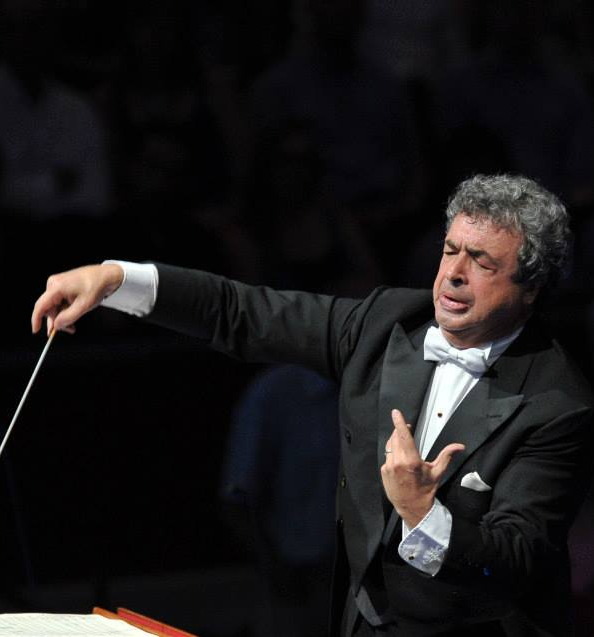 Semyon Bychkov dirigint TRistan und Isolde als PROMS 2013 Foto: BBC/Chris Christodoulou 