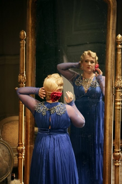 Diana Damrau (Vileta Valéry) a La Traviata del Teatro alla Scala, produció de Dmitri Tchernuakov