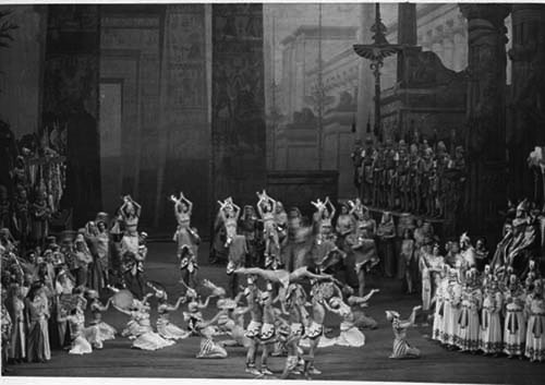 Aida, acte 2on escena 2ª al Metropolitan Opera House l'any 1940