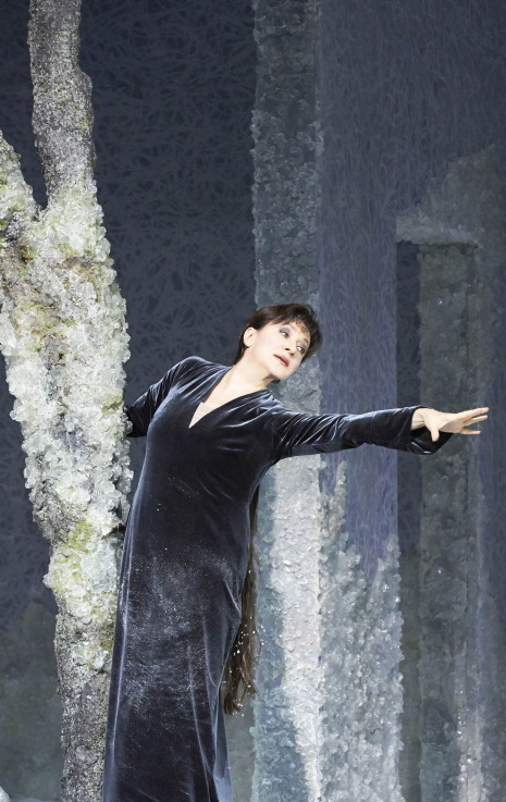 Krassimira Stoyanova com a Rusalka a la Staatsoper de Viena. Producció de Sven-Eric Bechtolf  Fotografia: Wiener Staatsoper