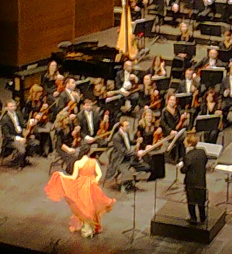 Angela Gheorghiu fent voleiar els tuls, al Liceu, 25 d'abril de 2014, Foto IFL